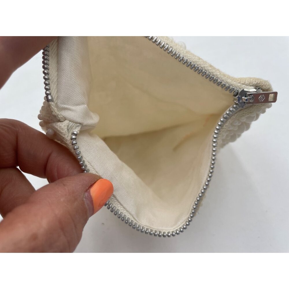 Beaded Cream Vintage Coin Purse Zipper Closure Made In Hong Kong - Picture 4 of 5